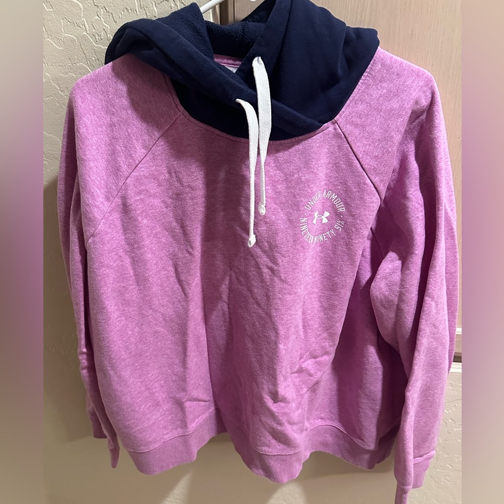 💕Under Armour Sweatshirt 💕